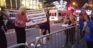 Trump threw paper towels at Puerto Ricans w/o clean water, food, medicine. New Yorkers threw them back. Trump/Pence Must Go! #Nov4ItBegins